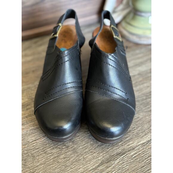 B.O.C. Size 10 Cecila Faux Leather Buckle Clogs like new - Picture 2 of 9